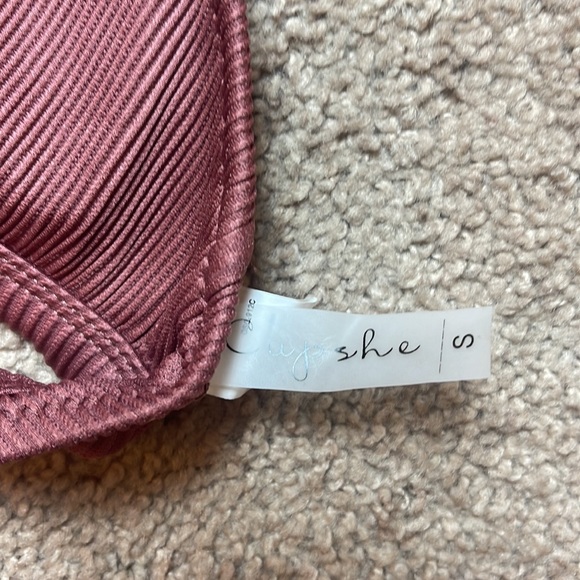 Cupshe sexy bikini.  Brown, ribbed.  Padded top. Tags attached - Picture 5 of 5